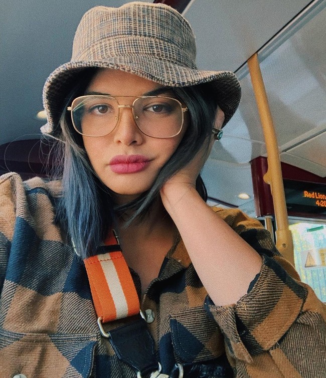 Emma Breschi menceritakan dirinya tidak bahagia dan gelisah ketika ia mencoba mempertahankan bentuk tubuhnya dengan tidak makan. Namun, kini ia mengatakan jauh lebih bahagia dan lebih kuat setelah menggemuk. Foto: Instagram