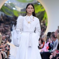 Valentino memamerkan koleksi terbarunya di Paris Fashion Week Spring 2020, Prancis. Minggu (29/9/2019). Photo by Pascal Le Segretain/Getty Images.