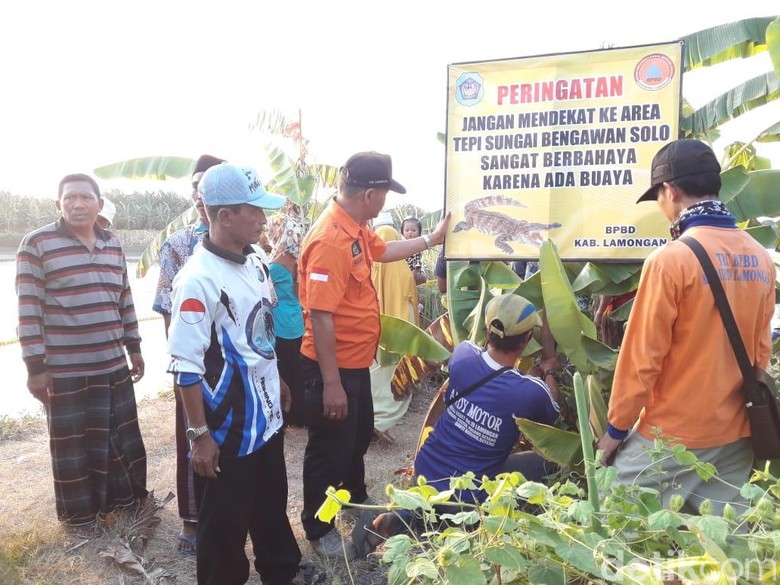 Lokasi Penampakan Buaya Dipasang Papan Peringatan dan Digaris Polisi Lokasi Penampakan Buaya Dipasang Papan Peringatan dan Digaris Polisi