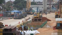 TBM raksasa ini sendiri berbobot 3.649 ton. Lalu memiliki diameter 13,19 meter dan panjang 105 meter. Nantinya, bor ini akan bekerja 24 jam tanpa henti.