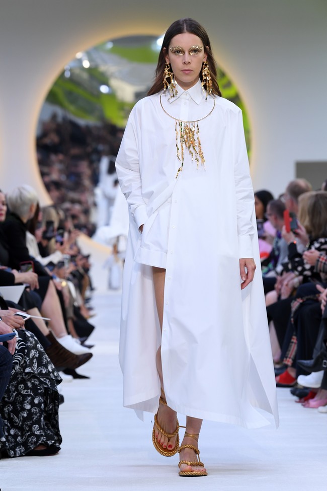 Valentino memamerkan koleksi terbarunya di Paris Fashion Week Spring 2020, Prancis. Minggu (29/9/2019). Photo by Pascal Le Segretain/Getty Images.