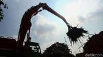 Tumpukan Sampah di Pintu Air Manggarai: Bambu hingga Manekin