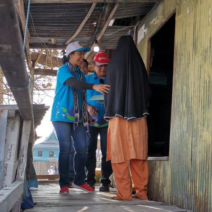 Telkom Serahkan Bantuan Pustaka Digital hingga Elektrifikasi di NTT
