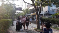 Dengan adanya Surabaya-Gil, nama Kota Surabaya jadi cukup terkenal di kalangan warga Busan. Setiap hari, ada ribuan orang yang melintas di jalan Surabaya-gil. (Hilda/detikcom)