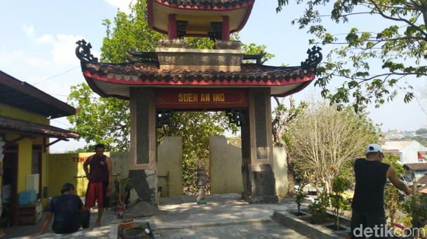 Makam Sunan Kuning