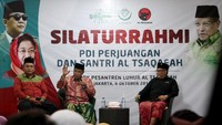 Pengasuh Pesantren Al Tsaqafah yang juga Ketua Umum PBNU, KH Said Aqil Siroj memberikan wejangan dalam acara tersebut. Foto: dok. PBNU