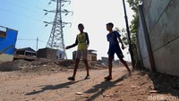Berdasarkan pemetaan PSBI, jalur kereta ini akan melalui 14 kelurahan di Kota Bandung. Kelurahan tersebut yaitu Kelurahan Gempolsari, Cigondewah Kaler, Cigondewah Kidul, Cigondewah Rahayu, Margasuka, Cirangrang, Cibaduyut Kidul, Cibaduyut Wetan, Mekarwangi, Wates, Mengger, Kujangsari, Cijawura, dan Mekarjaya.