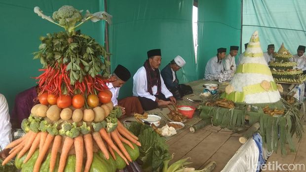Tradisi Saparan di Lereng Gunung Andong, Kabupaten Magelang. 