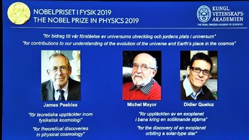 Nobel Fisika tahun ini dihadiahkan untuk pemahaman baru tentang struktur alam semesta dan sejarahnya, serta penemuan pertama planet yang mengorbit pada bintang semacam Matahari di luar tata surya, sebut komite Nobel. Foto: Reuters