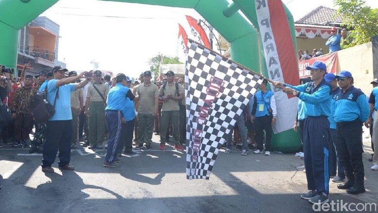 Ribuan Warga Magetan Napak Tilas Penjajahan Belanda dengan Jalan Sehat Ribuan Warga Magetan Napak Tilas Penjajahan Belanda dengan Jalan Sehat