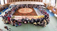 Sushi terbesar dan dibuat dengan bentuk mozaik dengan ukuran 41.99 meter persegi. Mahakarya ini dibuat di Jepang pada 31 Januari 2015. Foto: Guinness World Records