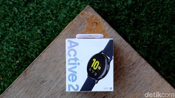 Ini kemasan jam tangan pintar Galaxy Watch Active2. (Foto: Muhammad Ridho/detikcom)