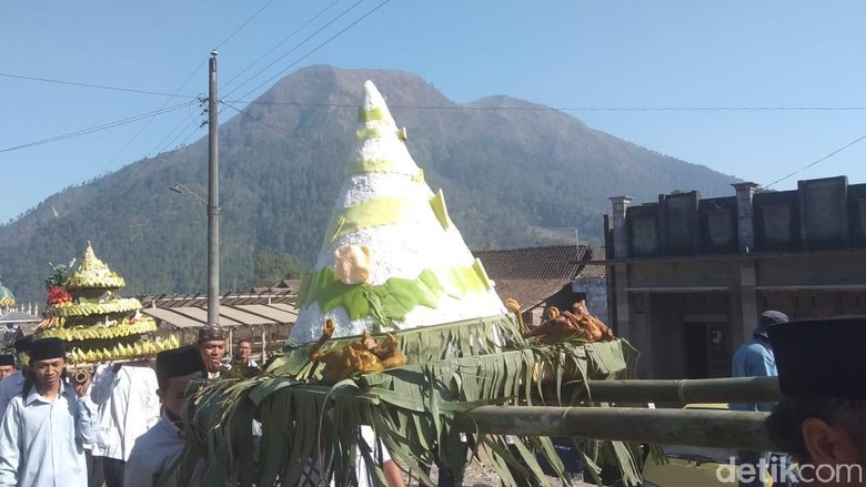 Mengintip Meriahnya Tradisi Saparan di Lereng Gunung Andong Magelang Mengintip Meriahnya Tradisi Saparan di Lereng Gunung Andong Magelang