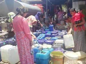 Suplai Tak Mencukupi, Warga Pasuruan Terpaksa Beli Air Bersih