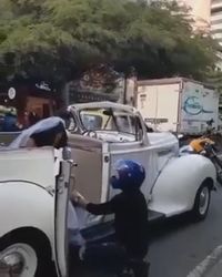 Viral Pria Cegat Mobil Mantan Pacar yang Mau Nikah, Endingnya Miris