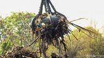 Tumpukan Sampah di Pintu Air Manggarai: Bambu hingga Manekin
