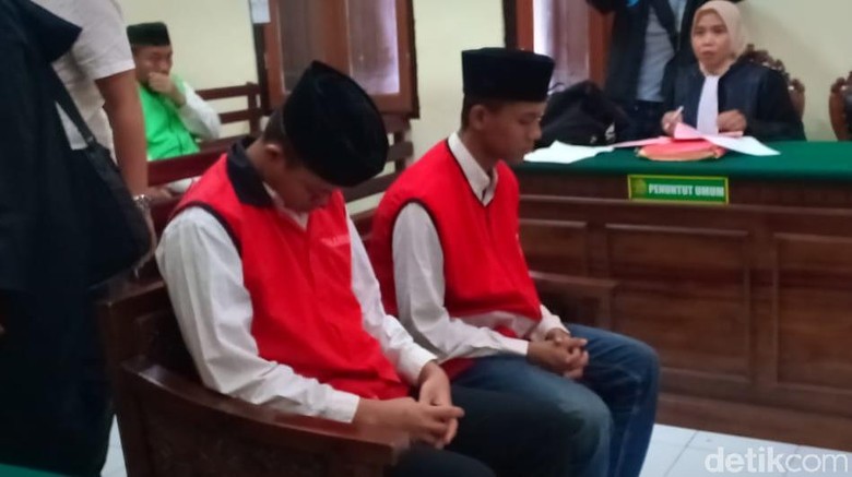 Dua Pemerkosa Siswi SMA di Surabaya Dituntut 8 Tahun Penjara Dua Pemerkosa Siswi SMA di Surabaya Dituntut 8 Tahun Penjara