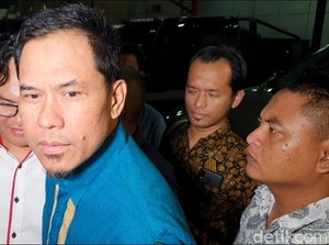 Munarman Santai Divonis 3 Tahun Bui, Pengacara Klaim Bukan Teroris