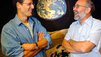 Kedua astronomer bekerja di University of Geneva di Swiss ketika melakukan riset itu. Mayor yang sekarang berusia 77 tahun berstatus profesor emiritus dan Queloz yang berumur 53 tahun juga masih di sana dan merangkap sebagai akademisi di University of Cambridge, Inggris. Foto: AP