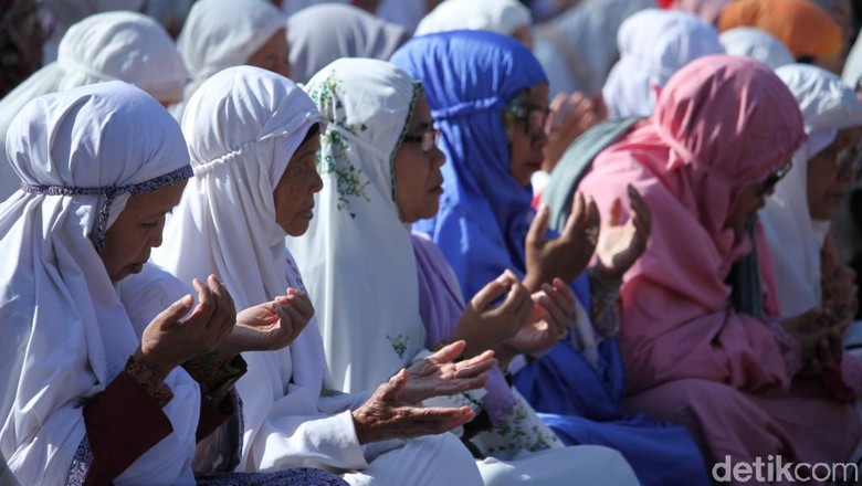 Kemarau Panjang, Warga Ciwidey Bandung Salat Minta Hujan Kemarau Panjang, Warga Ciwidey Bandung Salat Minta Hujan