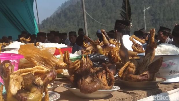 Tradisi Saparan di Lereng Gunung Andong, Kabupaten Magelang. 