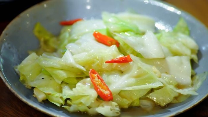 stir fied  cabbage, stir-fried cabbage with chili