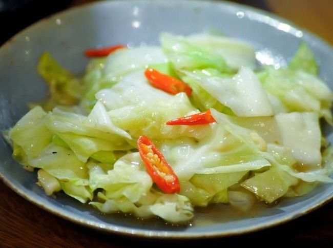 stir fied  cabbage, stir-fried cabbage with chili