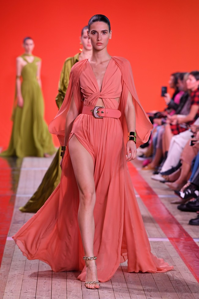 Elie Saab memperagakan koleksi terbarunya di Paris Fashion Week 2020. Prancis. Sabtu (28/09/2019). Photo by Pascal Le Segretain/Getty Images