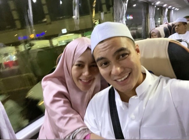Menikah pada 22 November 2018, Paula Verhoeven dan Baim Wong untuk pertamakalinya menjalani ibadah umrah bersama setelah menjadi suami - istri. Foto: instagram @paula_verhoeven