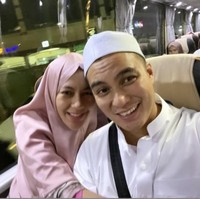 Menikah pada 22 November 2018, Paula Verhoeven dan Baim Wong untuk pertamakalinya menjalani ibadah umrah bersama setelah menjadi suami - istri. Foto: instagram @paula_verhoeven