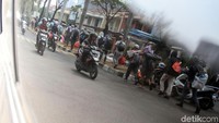 Para pencari suaka ini terdiri dari dewasa hingga anak-anak.