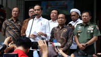 Presiden Jokowi juga sempat menjenguk Wiranto di RSPAD Gatsu. Agung Pambudhy/detikcom.