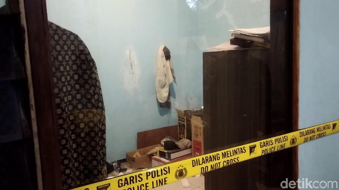 Densus Geledah Mes Tersangka Teroris di Bandung