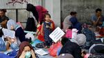 Potret Para Pencari Suaka Gelar Tikar di Depan Kantor UNHCR