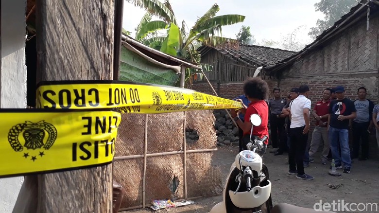 Polisi Periksa Orang Tua FD, Perempuan dalam Penusukan Wiranto Polisi Periksa Orang Tua FD, Perempuan dalam Penusukan Wiranto