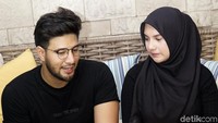 Pasangan muda tersebut baru saja mendapatkan cobaan usai kehilangan anak kembarnya pada akhir pekan lalu. Pool/Palevi S/detikFoto.