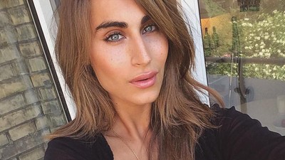 Model Transgender yang Pertama Kali Tampil di Iklan Victorias Secret