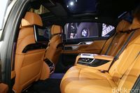 Buat Orang Kaya, BMW: Seri 7 Mobil Mewah Paling Terjangkau