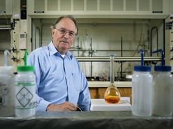 Para Penemu Baterai Ponsel yang Diganjar Nobel Kimia