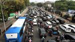 Kemacetan di Gambir Imbas Pengalihan Arus Lalu Lintas Demo