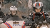Nikita Mirzani diketahui memiliki hobi berkendara motor. Motor yang sedang ia gunakan belakangan ini adalah moge BMW R nine T. Bukan tanpa alasan Nikita gandrung dengan moge buatan Jerman itu. Ia menilai BMW R nine T paling sesuai dengan postur tubuhnya, sehingga nyaman kendati digunakan kaum wanita sekalipun.Foto: Instagram @nikitamirzanImawardi