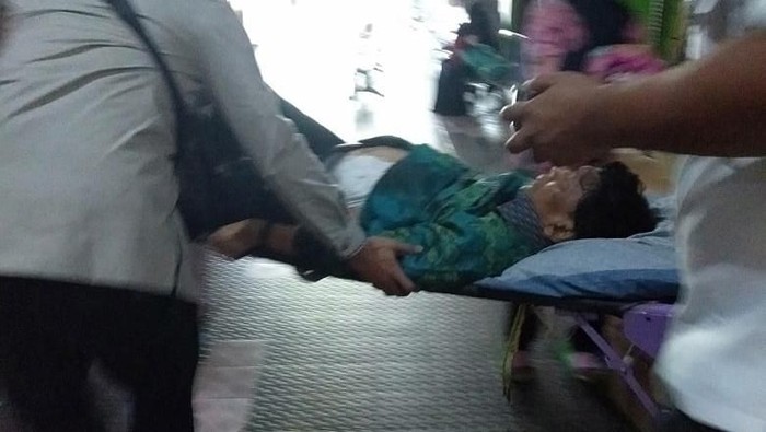 Menko Polhukam Wiranto diserang di Pandeglang, Banten. (Foto: 20Detik) Menko Polhukam Wiranto diserang di Pandeglang, Banten. (Foto: 20Detik)