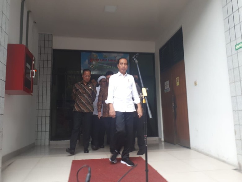 Jokowi Minta Kapolri Usut Tuntas Jaringan Teroris Penusuk Wiranto Jokowi Minta Kapolri Usut Tuntas Jaringan Teroris Penusuk Wiranto