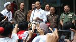 Momen Presiden Jokowi Besuk Wiranto di RSPAD Gatsu