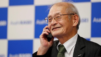 Yoshino menyempurnakan baterai lithium ion pada tahun 1985 dengan mengeliminasi lithium murni dari baterai dan menghasilkan baterai lithium ion pertama yang dapat dikomersialisasi. Foto: Reuters