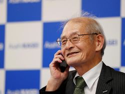 Para Penemu Baterai Ponsel yang Diganjar Nobel Kimia