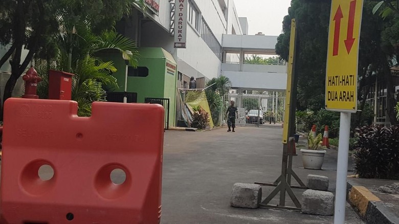 Ambulans yang Bawa Wiranto Tiba di RSPAD Gatot Subroto Ambulans yang Bawa Wiranto Tiba di RSPAD Gatot Subroto