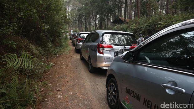 Daihatsu Sigra di Cikole, Lembang, Bandung