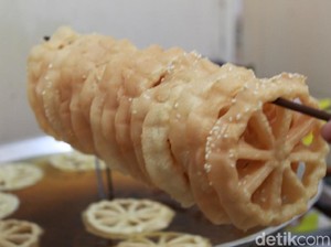 Susah-susah Gampang, Begini Proses Pembuatan Kembang Goyang Betawi