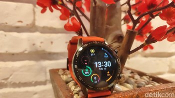 Huawei Watch GT 2 hadir dengan ukuran bodi jam tangan berdiameter 46 mm.  (Foto: detikINET/Virgina Maulita Putri)